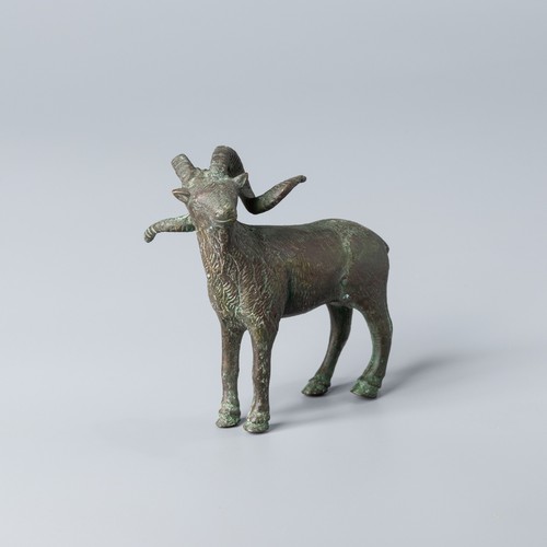 Antica statuina ariete - , in