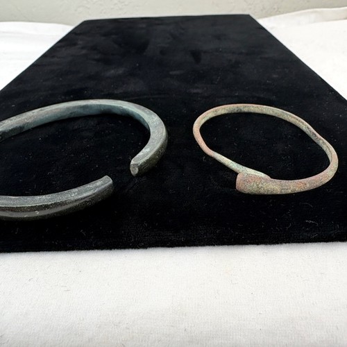 Coppia antichi braccialetti - di,