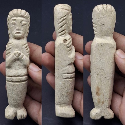 Antica statuina donna che